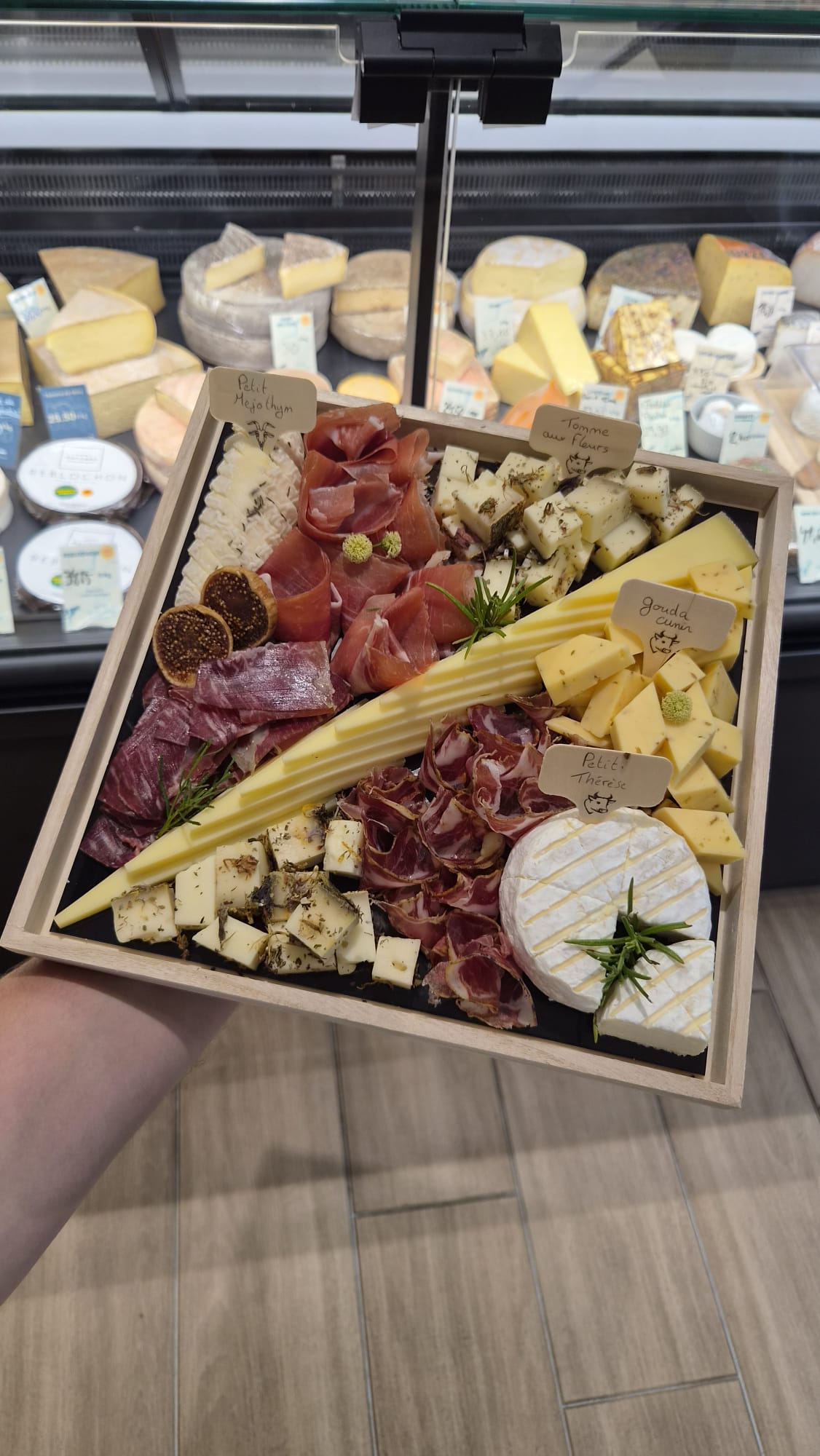Plateau apéritif fromages et charcuterie — Laiterie de Metz
