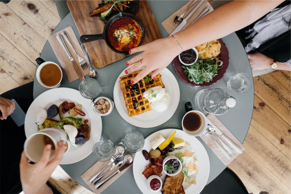 Table de petit-déjeuner à l'hôtel