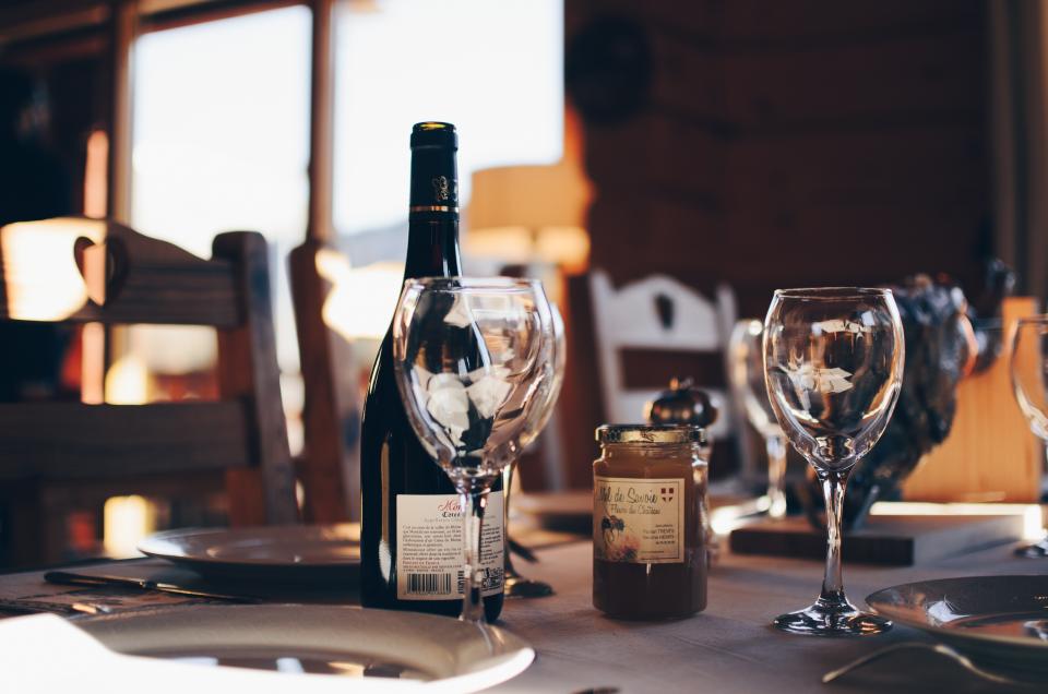 Table de restaurant dressée